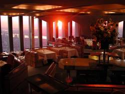 11:48 - Windows On The World, Blick Richtung Nord-Osten und East River bei Sonnenaufgang