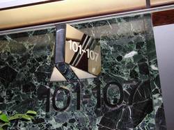 12:06 - Oberste Lobby im Nordturm, am Fahrstuhl vom 101. zum 107. Stock