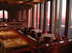 13:48 - Restaurant Windows On The World (3)