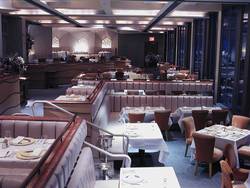 22:40 - Restaurant Windows On The World (4)